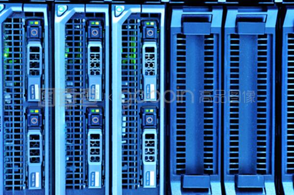 网络服务器与云计算装备技术服务 驱动数字化转型的双引擎